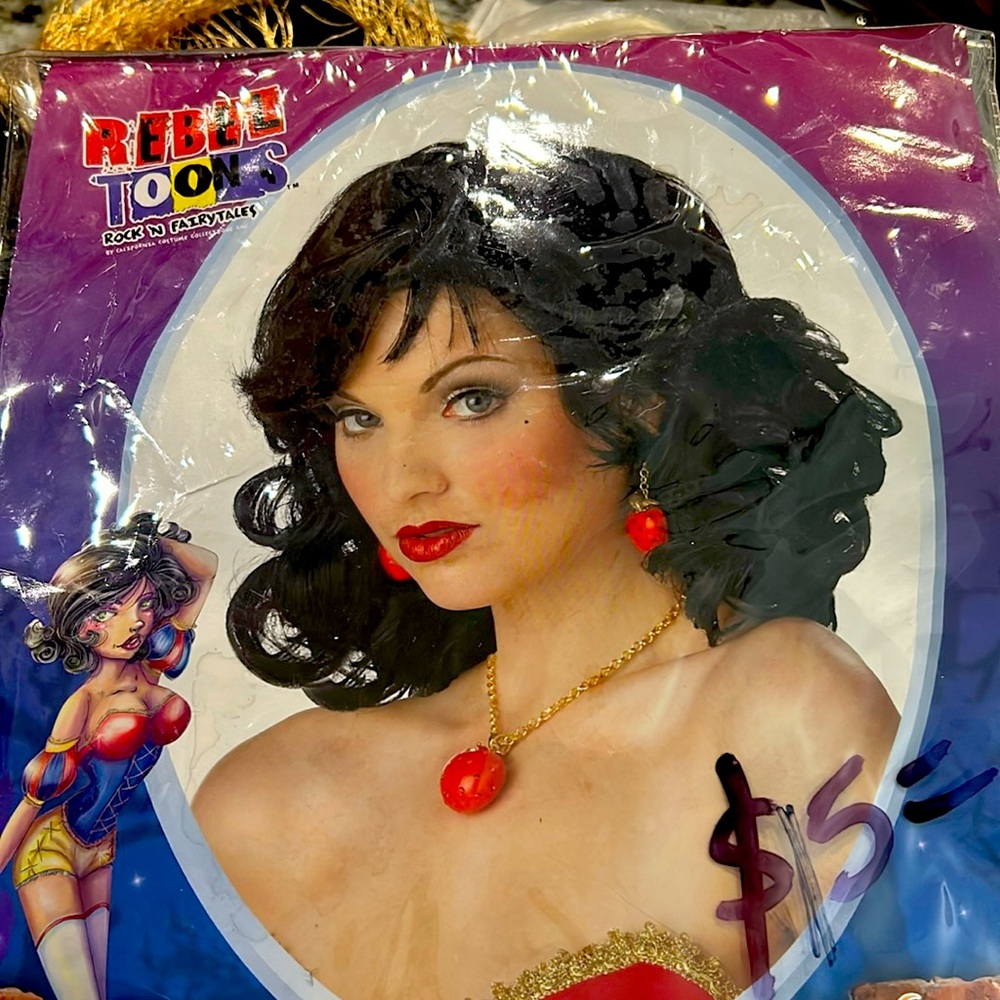 Snow White wig